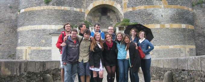 Group of students posing in front of a castle in Angers